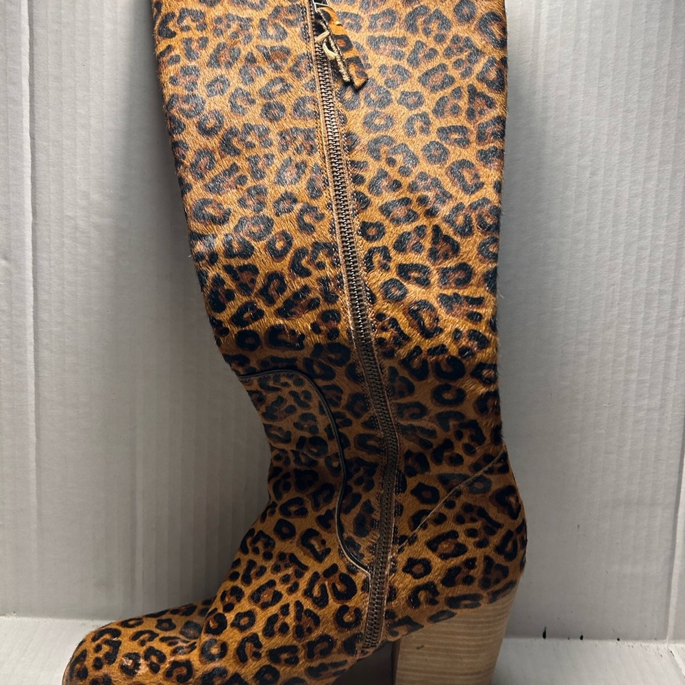 Woman’s Bill Blass size 10 leopard print leather zippered heeled boots - Picture 4 of 15